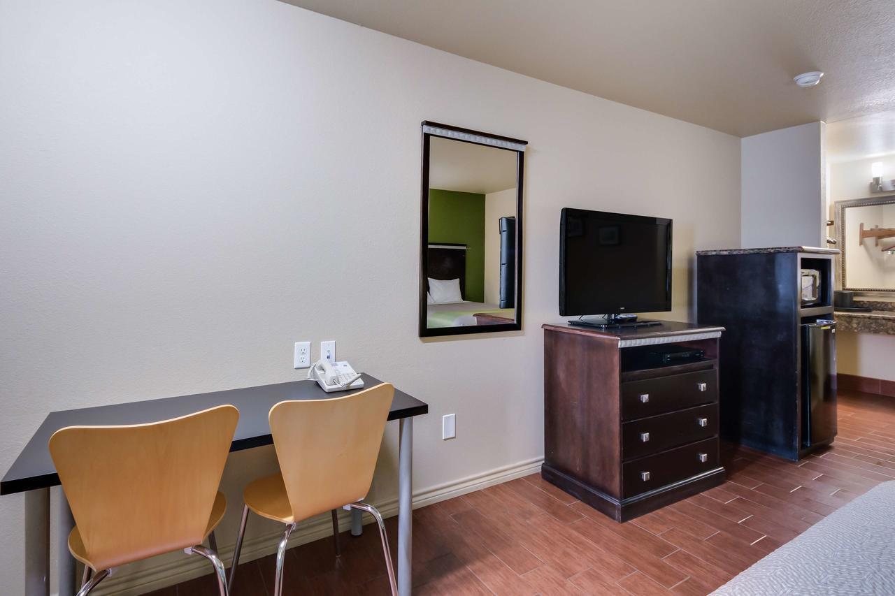 Motel 6 Floresville Buitenkant foto