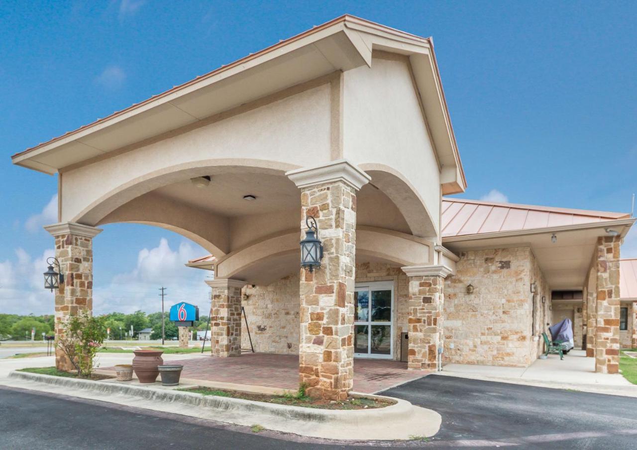 Motel 6 Floresville Buitenkant foto