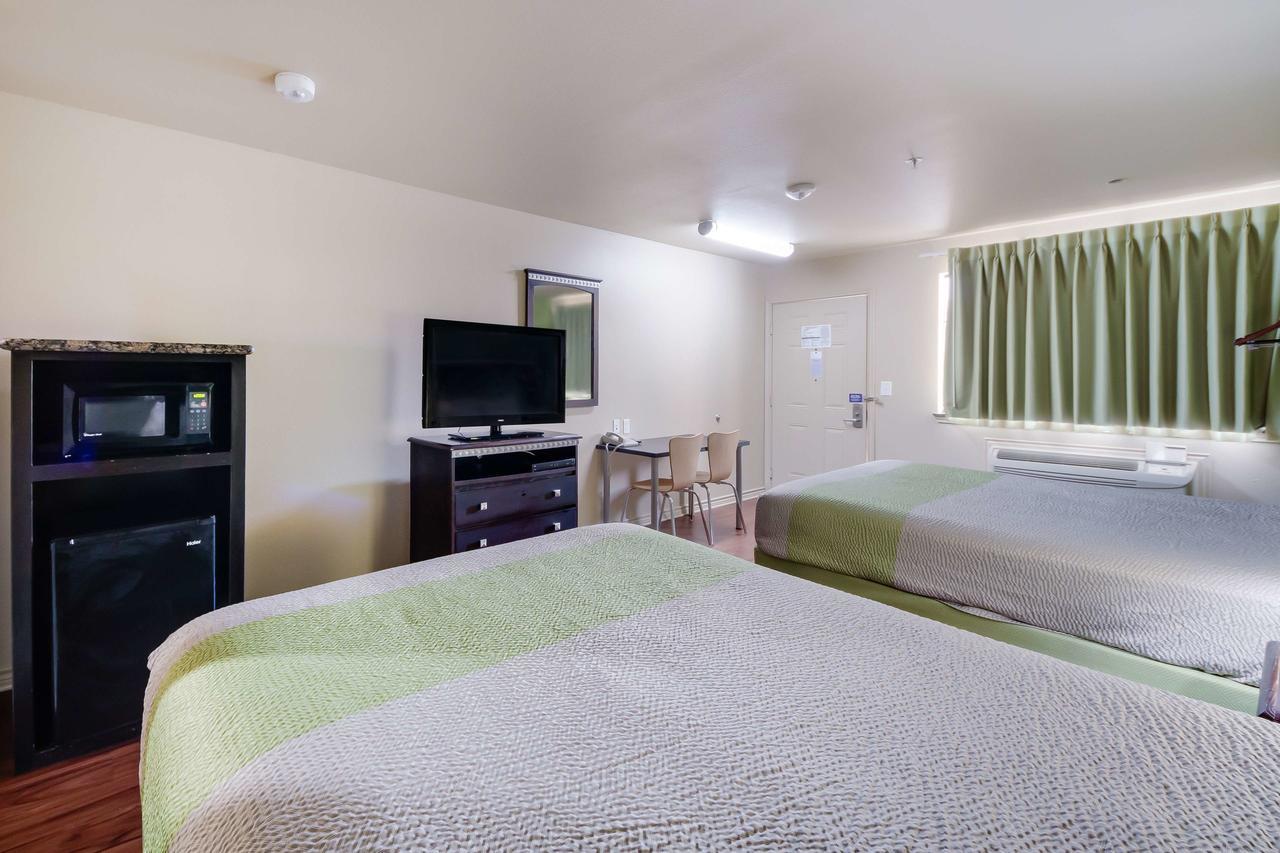 Motel 6 Floresville Buitenkant foto