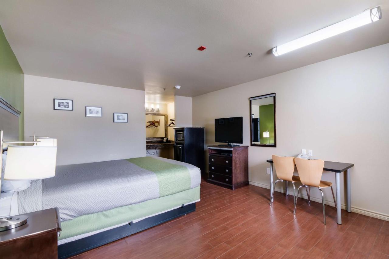 Motel 6 Floresville Buitenkant foto