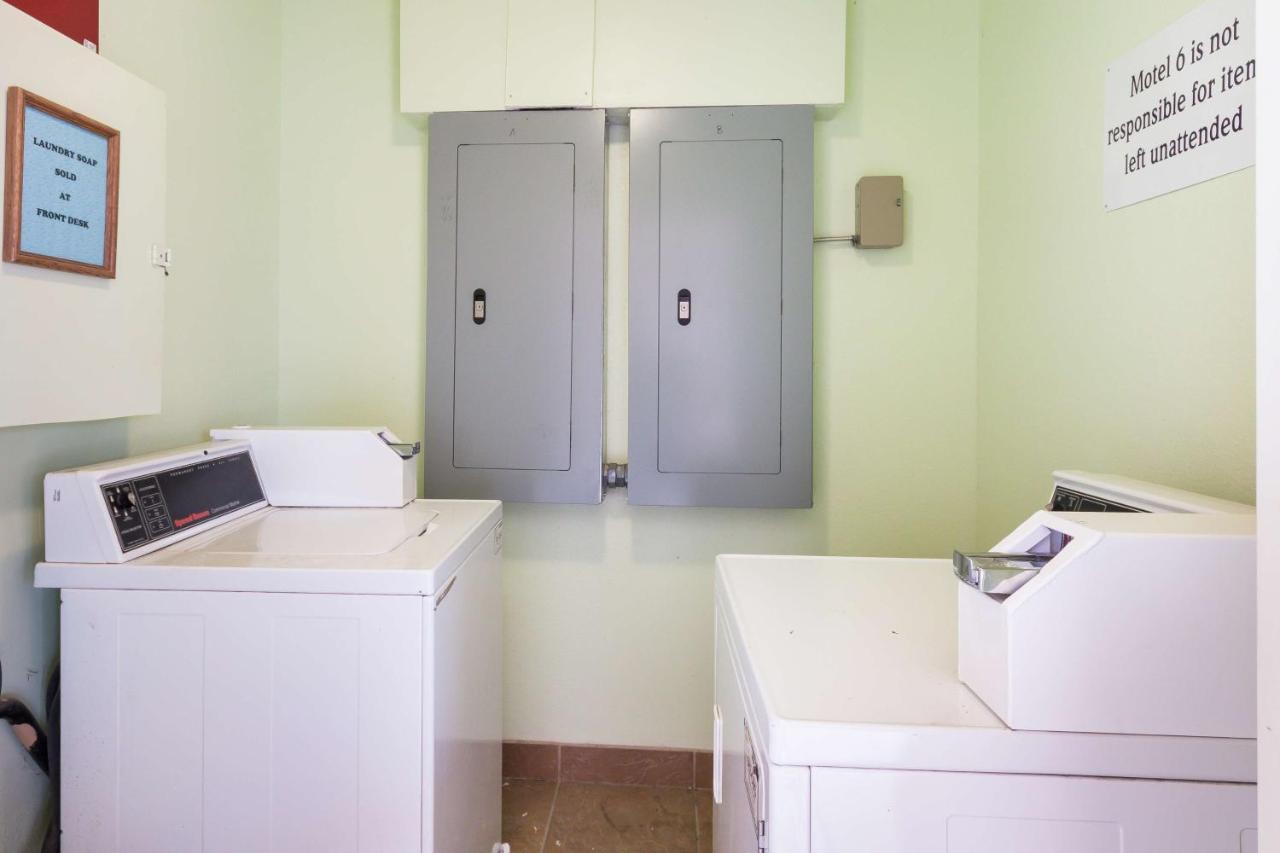 Motel 6 Floresville Buitenkant foto